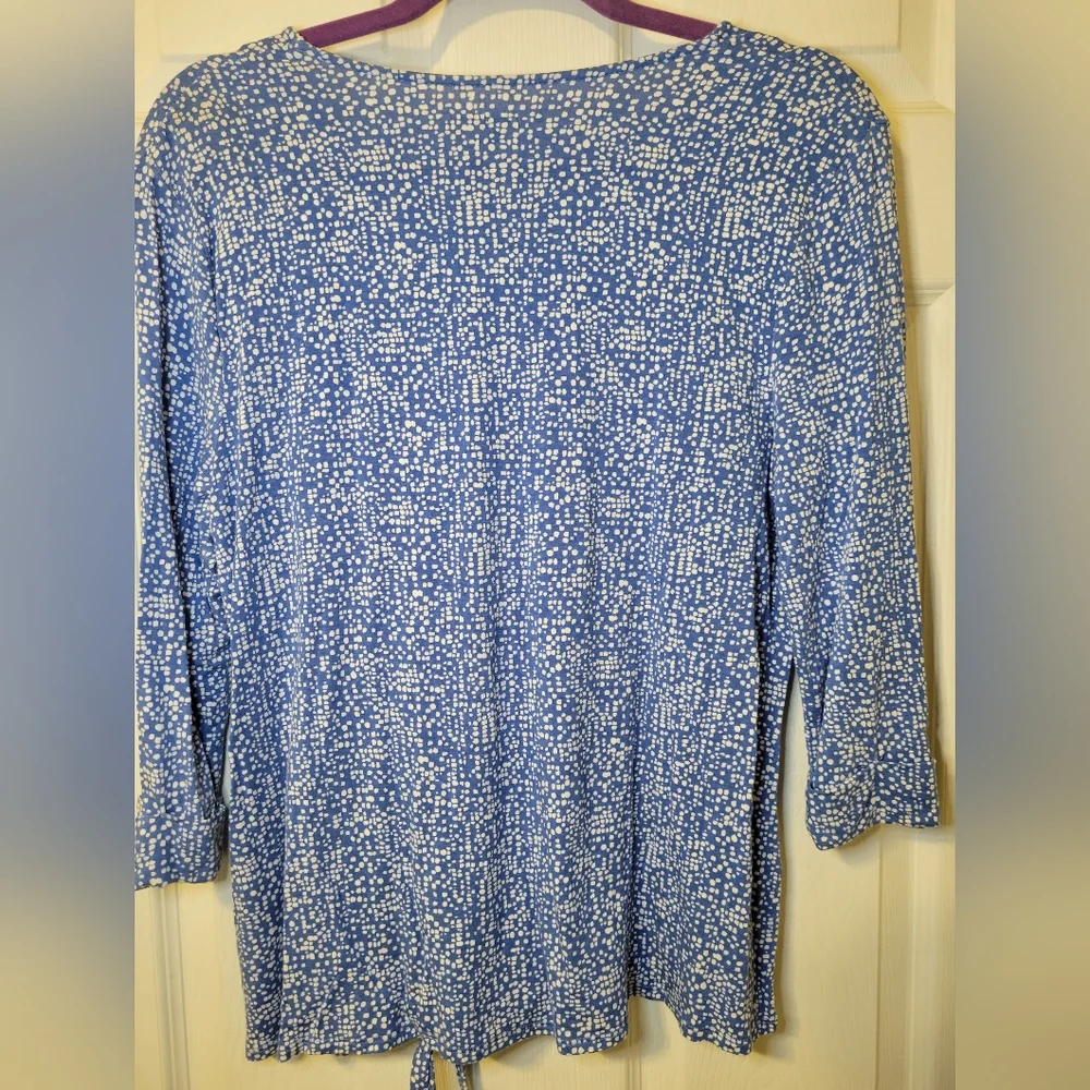 🔴 SOLD Croft and barrow light blue and white top - Picture 3 of 4